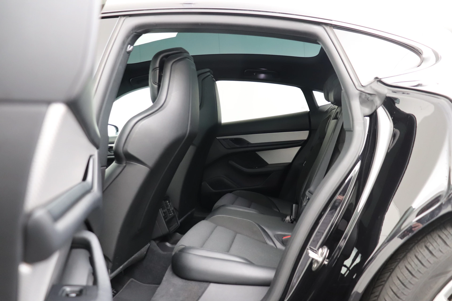 Hoofdafbeelding Porsche Taycan
