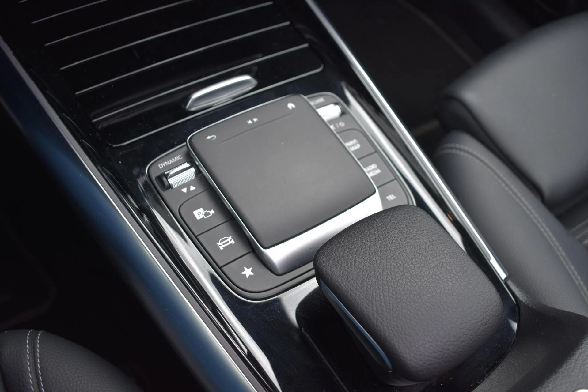 Hoofdafbeelding Mercedes-Benz EQA