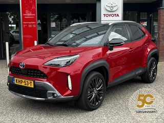 Hoofdafbeelding Toyota Yaris Cross Toyota Yaris Cross 1.5 Hybrid ADVENTURE STOEL/STUURVERW HEAD-UP EL-ACHTERKLEP PARK-SENSOREN NAVI CLIMA AD-CRUISE APPLE/ANDROID 18'' LM-VELGEN KEYLESS