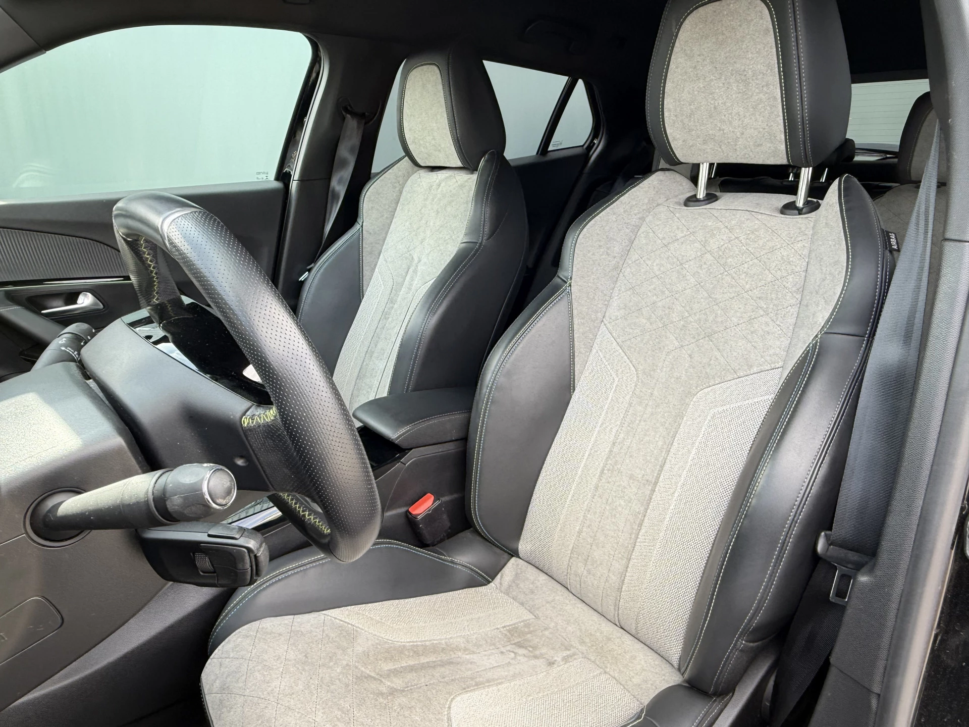Hoofdafbeelding Peugeot e-2008