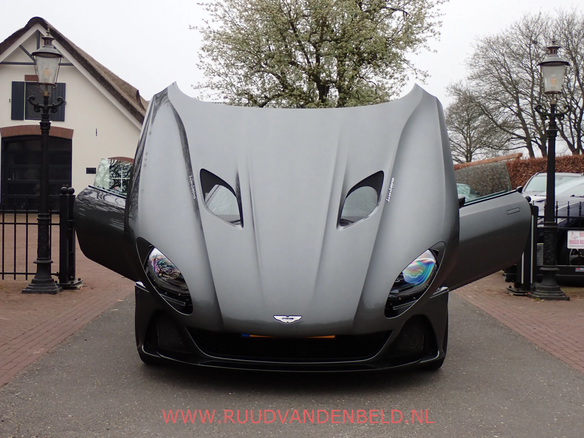 Hoofdafbeelding Aston Martin DBS