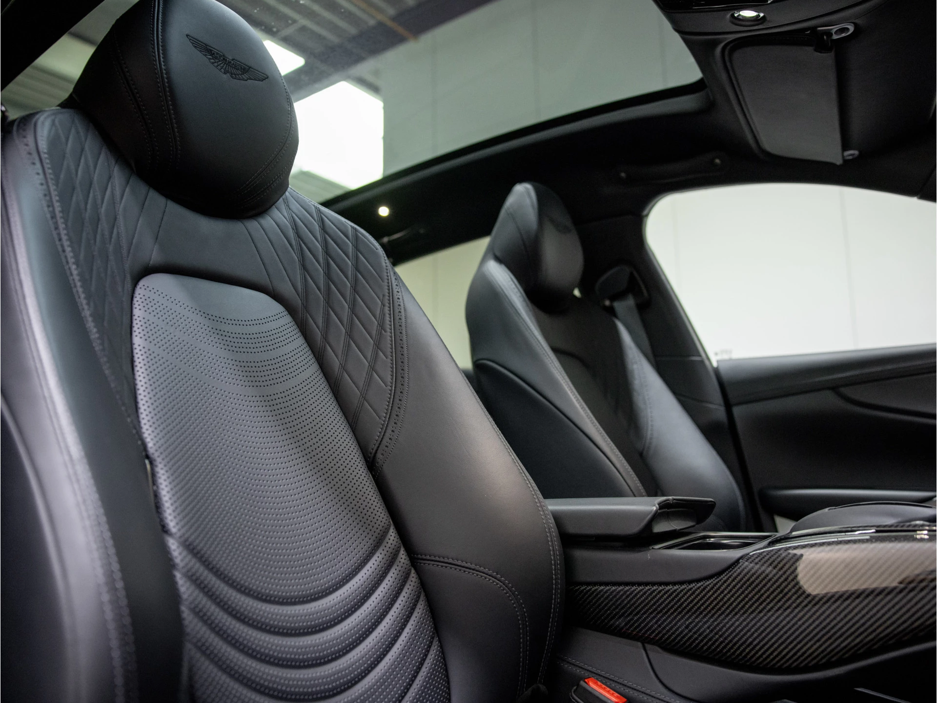 Hoofdafbeelding Aston Martin DBX