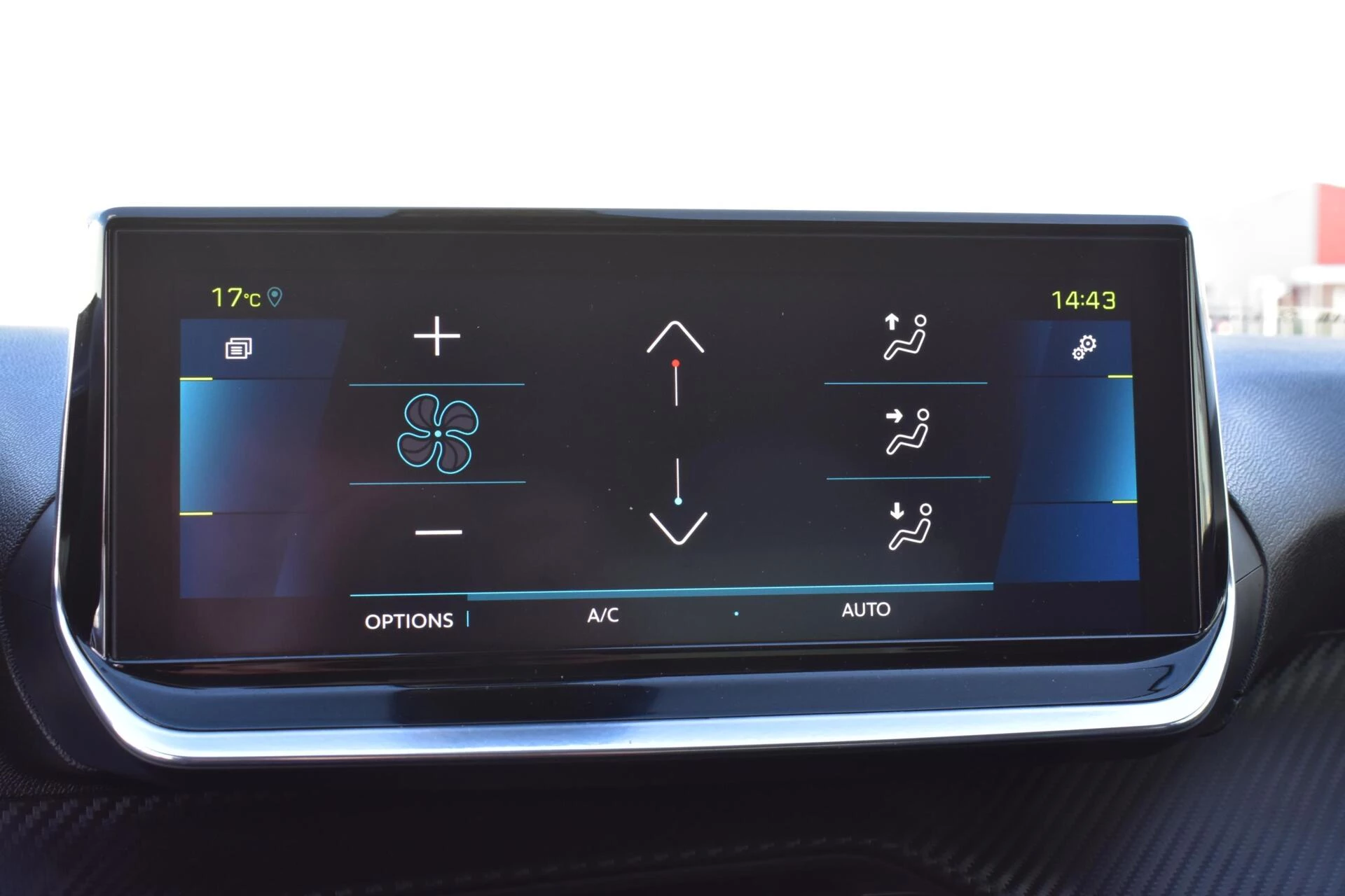 Hoofdafbeelding Peugeot e-2008