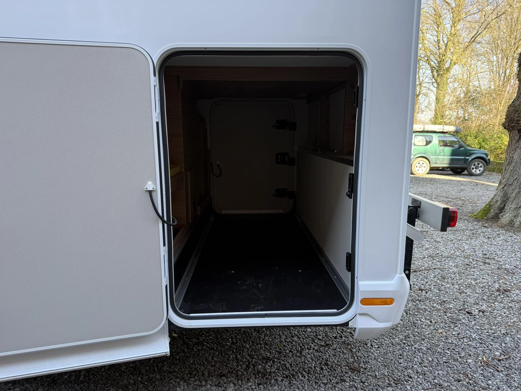 Hoofdafbeelding Knaus R12 700 MEG Live 3300Km. Nieuwstaat, zeer compleet