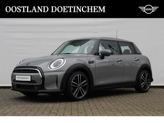 Hoofdafbeelding MINI Cooper MINI Cooper Hatchback Essential Automaat / Multifunctioneel stuurwiel / LED / PDC achter / Cruise Control / 17" LMV / Airconditioning / Navigatie