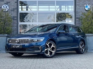 Hoofdafbeelding Volkswagen Passat Volkswagen Passat VARIANT 1.4 TSI GTE - VIRTU - HEAD UP - LEDER - PANO - IQ LIGHTS - TREKH. - 18 INCH