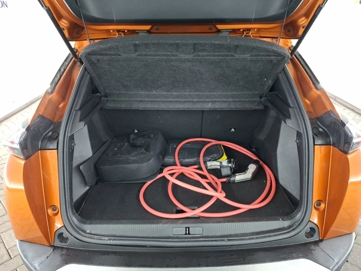 Hoofdafbeelding Peugeot e-2008