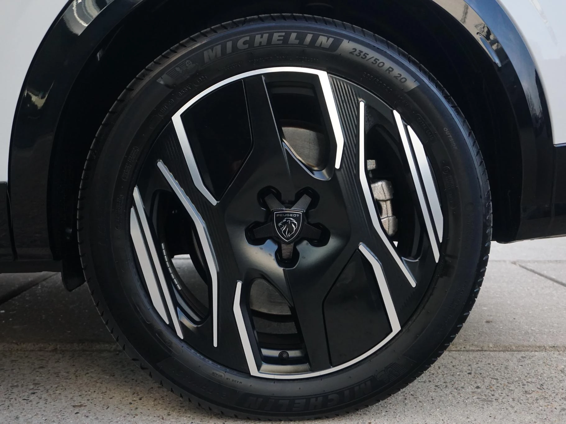 Hoofdafbeelding Peugeot e-5008