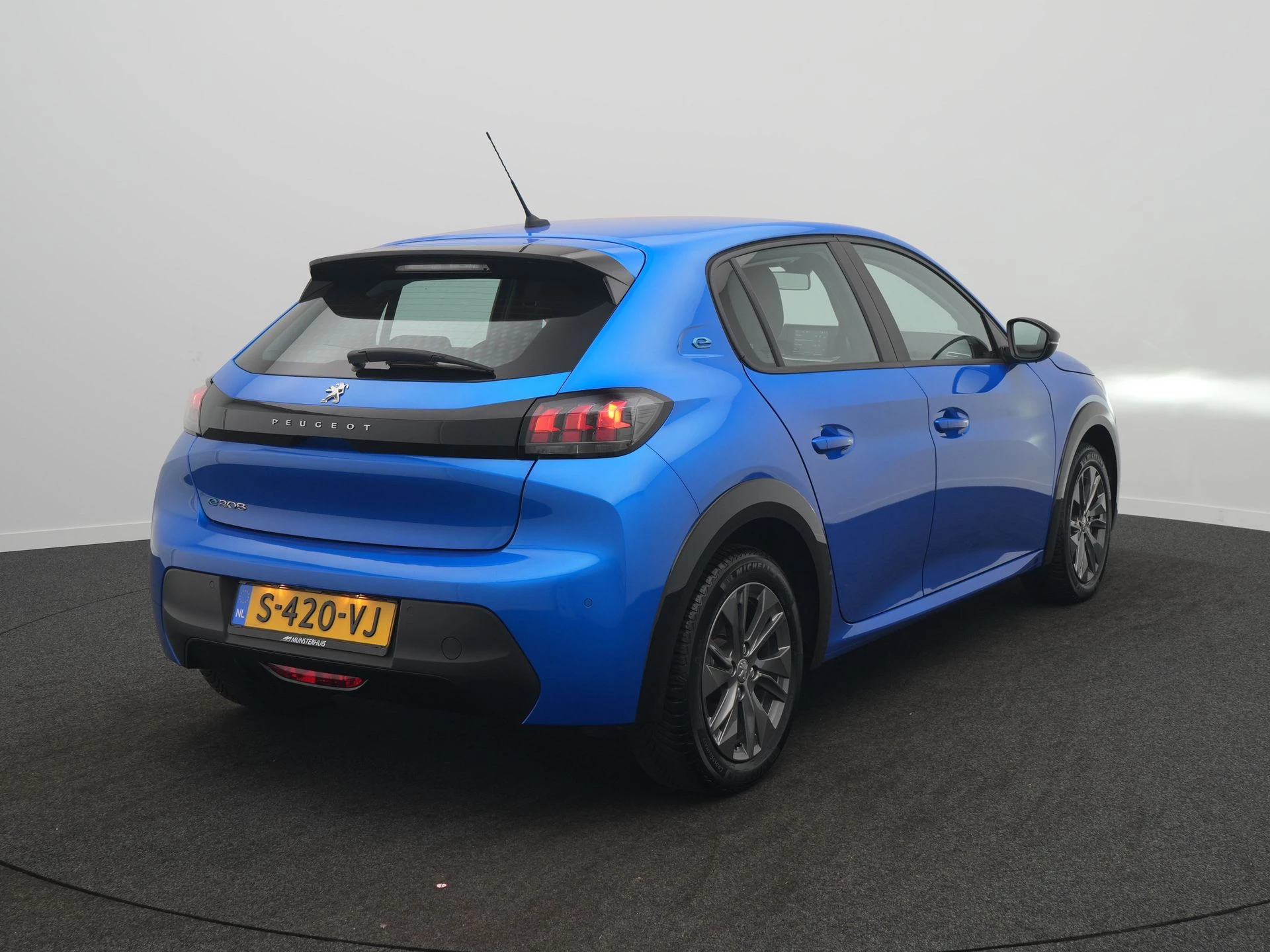 Hoofdafbeelding Peugeot e-208