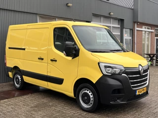 Renault Master T28 2.3 dCi 135 L1H1 Airco Cruise controle Trekhaak 2500kg trekgewicht Achteruitrijcamera Schuifdeur 3-Persoons Euro 6 Navigatiesysteem Telefoonverbinding 1e eigenaar