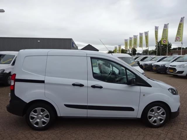 Hoofdafbeelding Ford Transit Courier