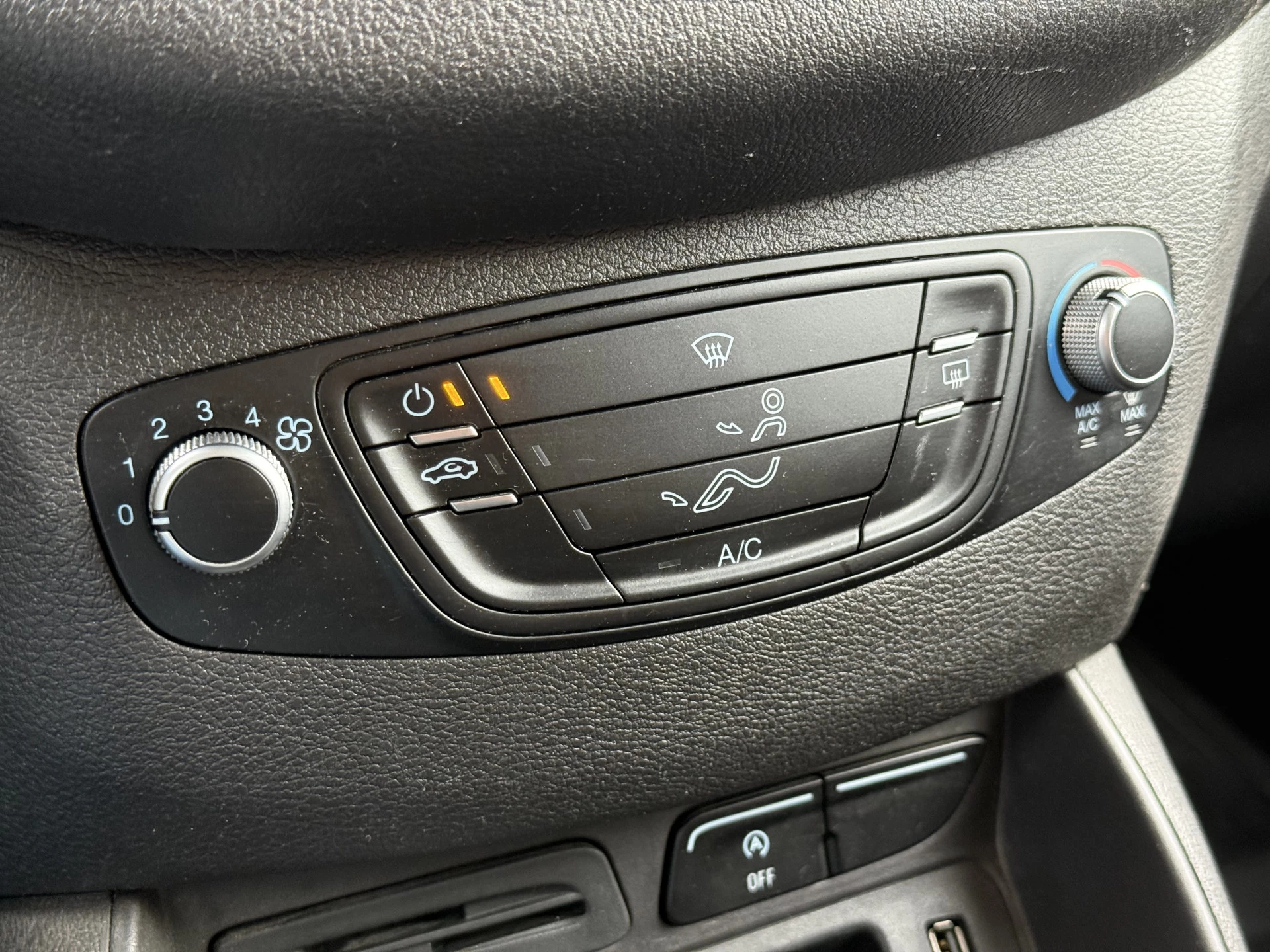 Hoofdafbeelding Ford Transit Courier