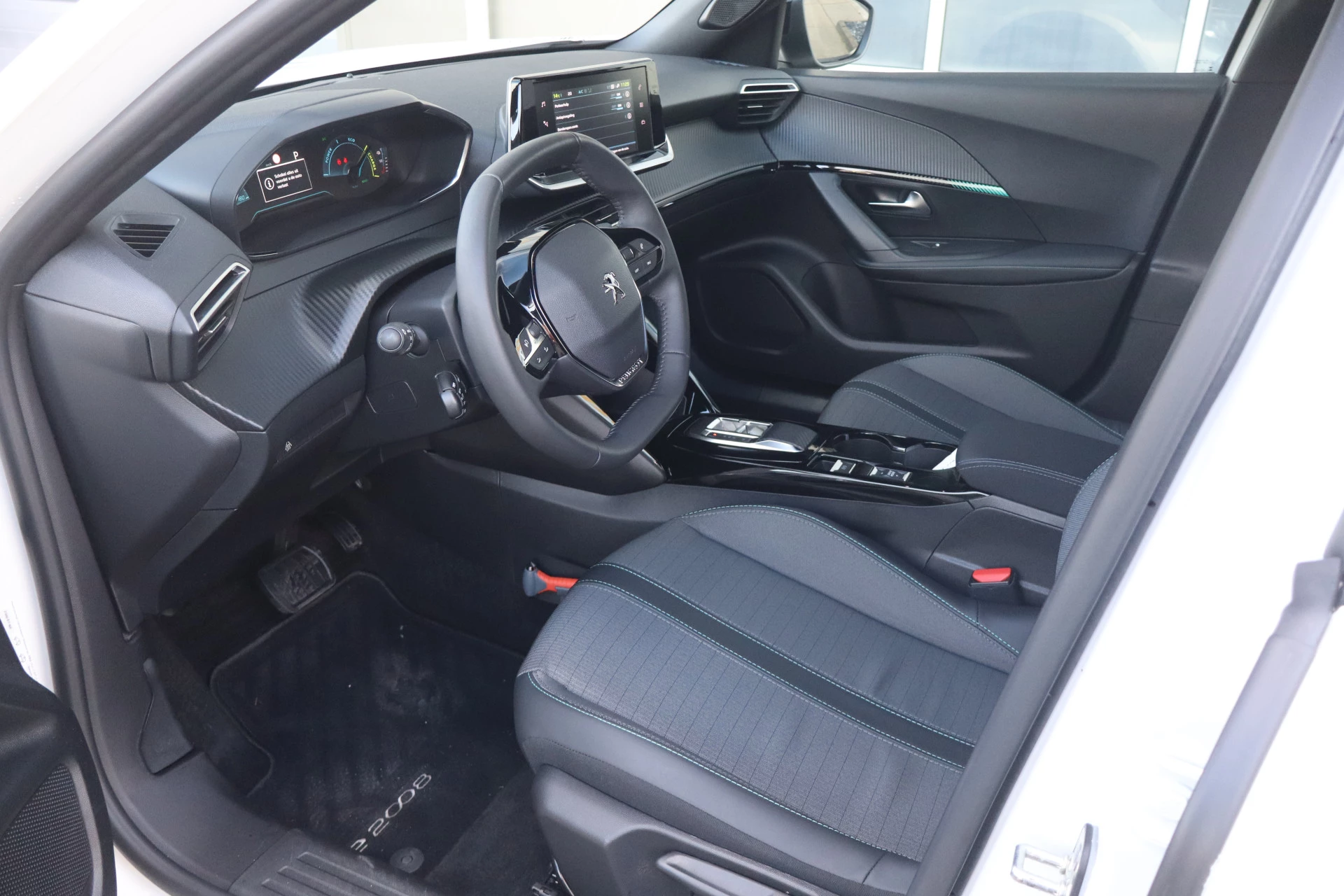 Hoofdafbeelding Peugeot e-2008