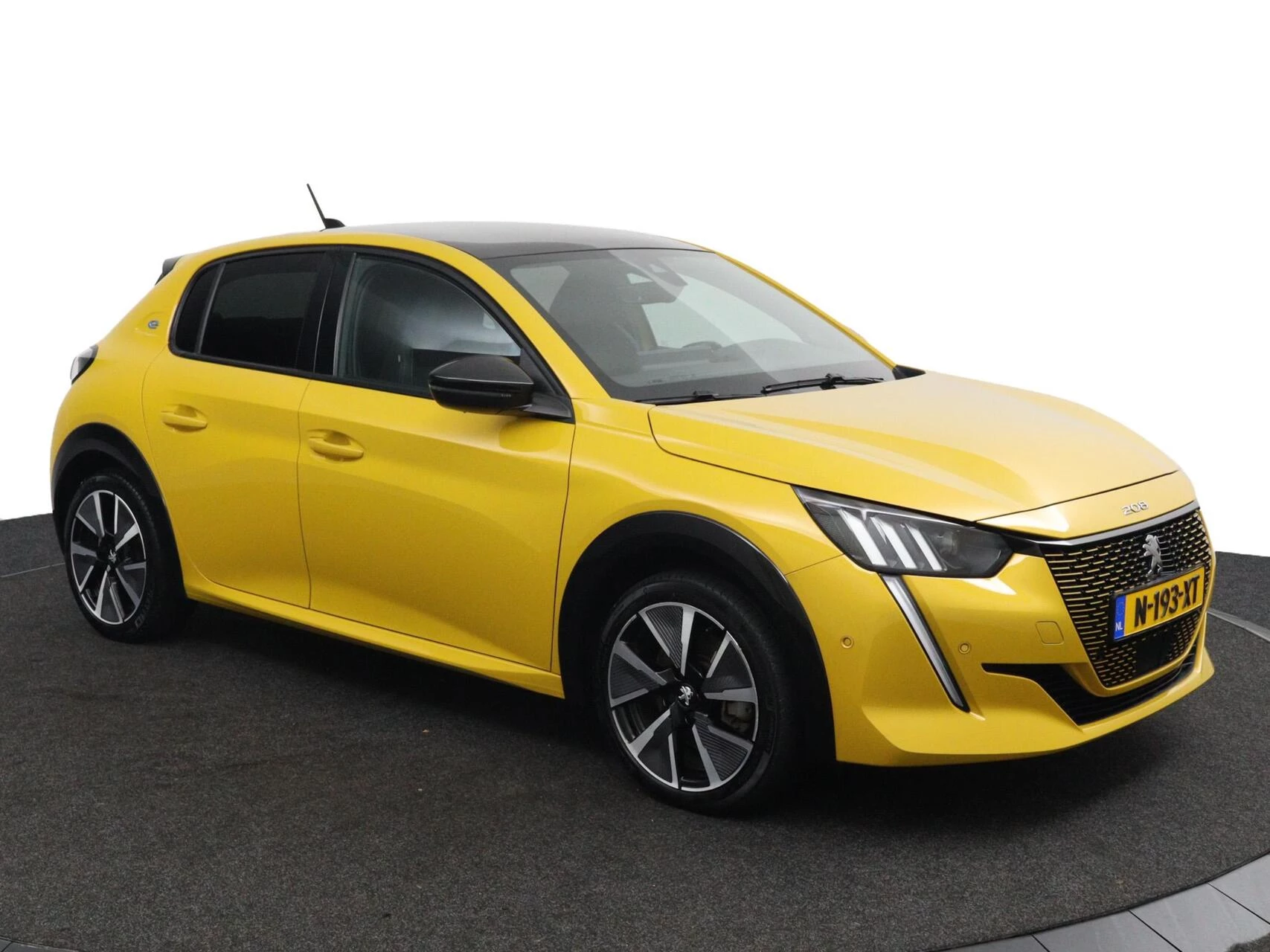 Hoofdafbeelding Peugeot e-208