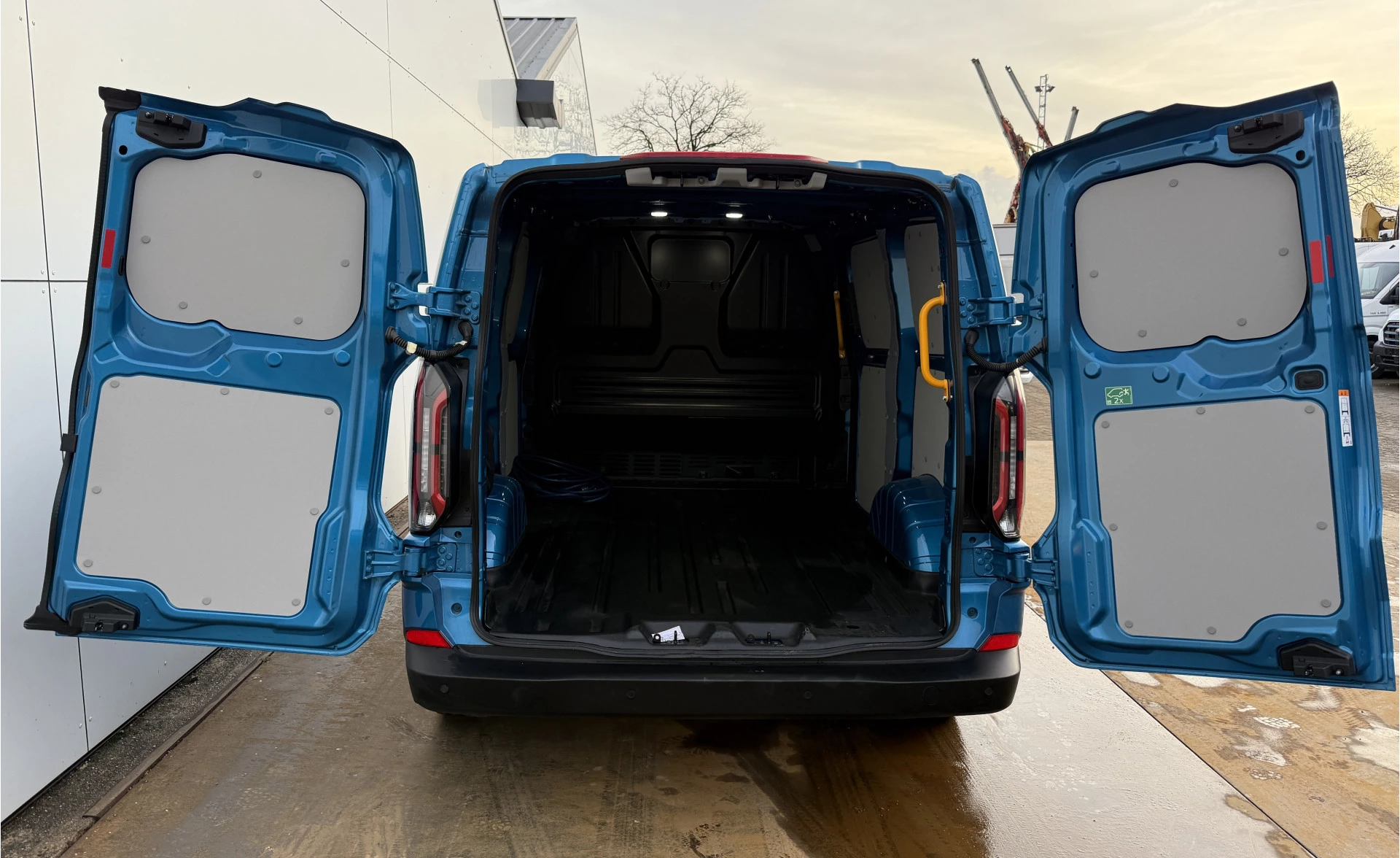 Hoofdafbeelding Ford E-Transit Custom