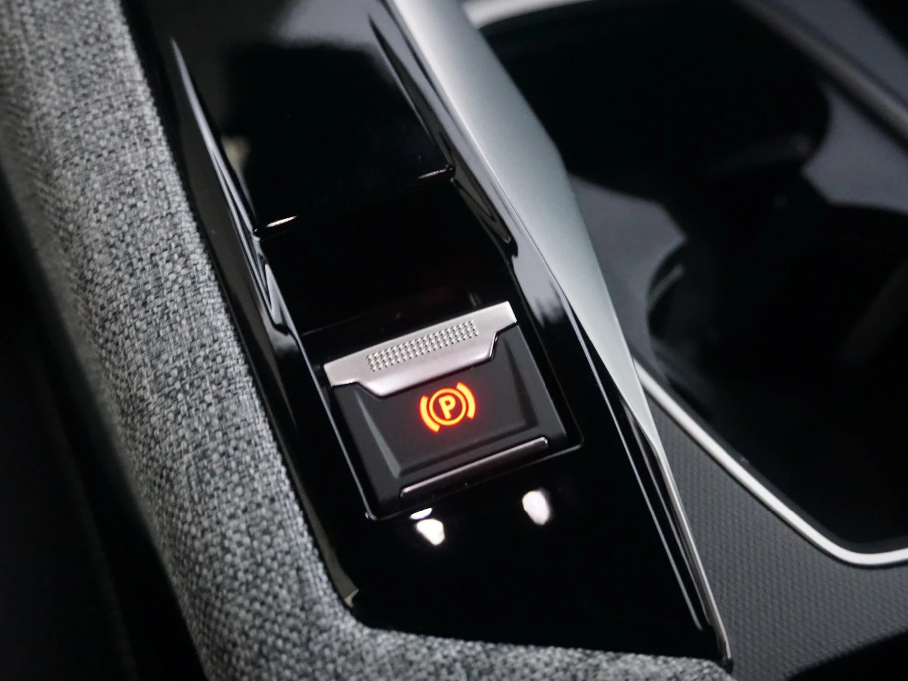 Hoofdafbeelding Peugeot e-3008