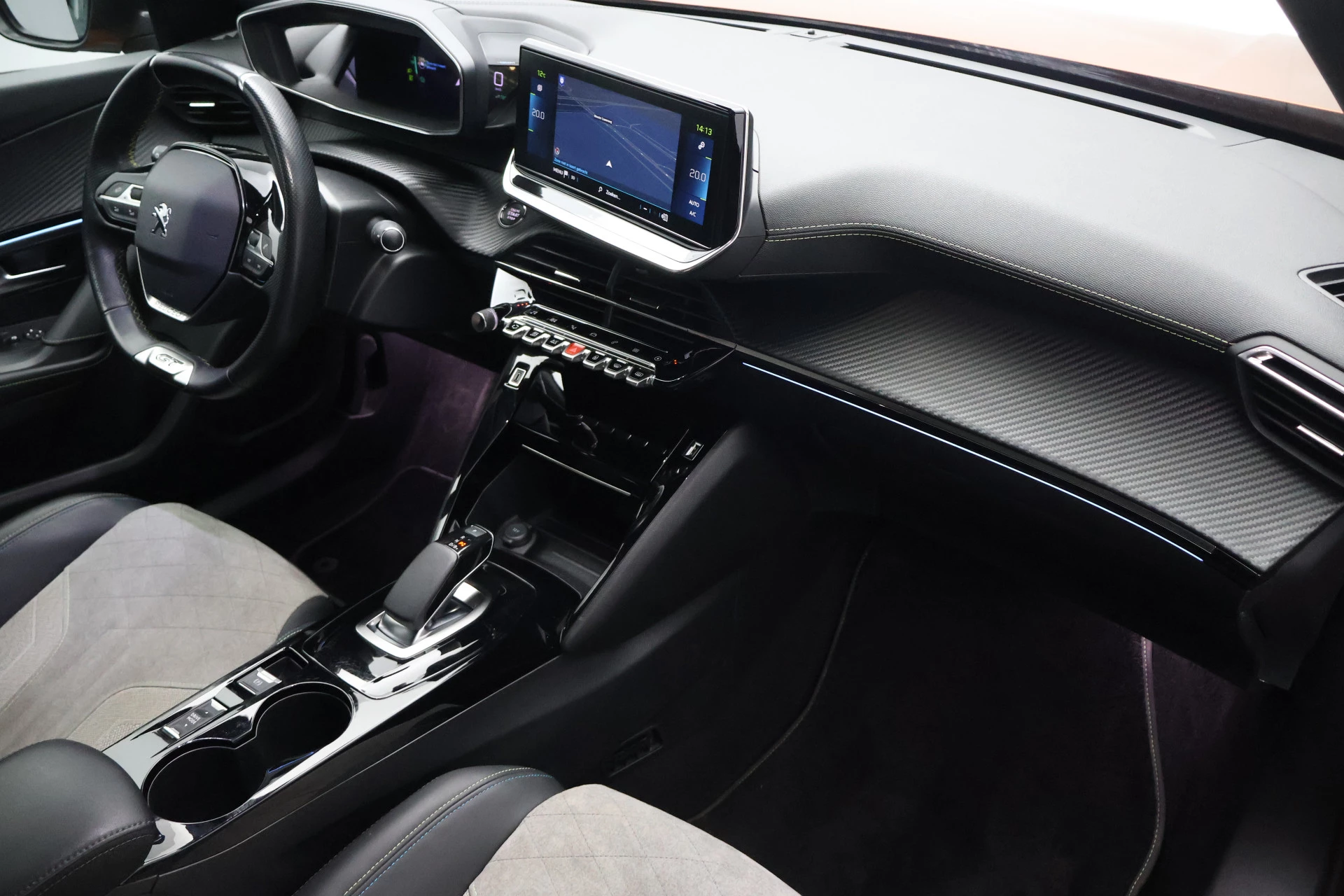 Hoofdafbeelding Peugeot e-2008