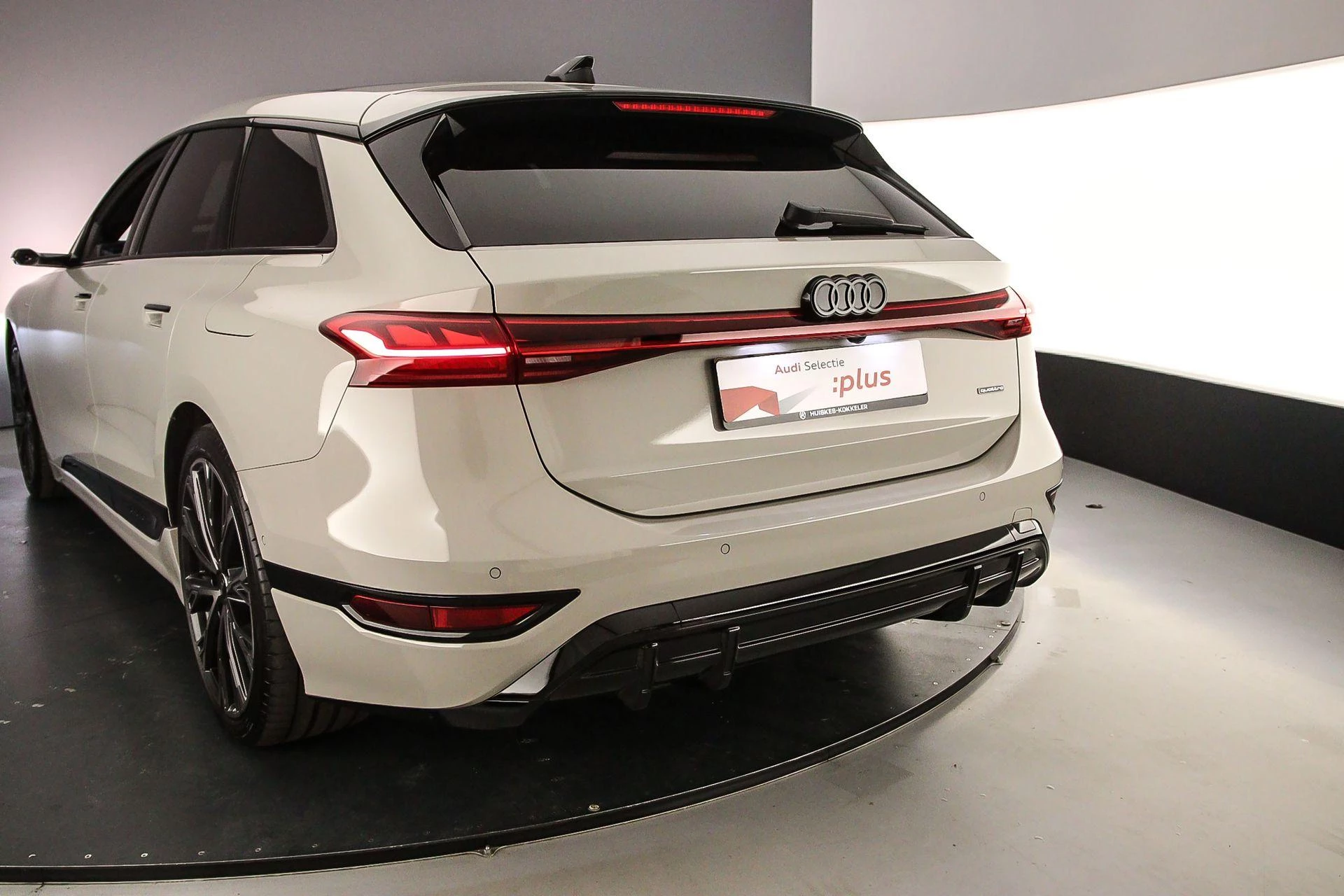 Hoofdafbeelding Audi A6 Avant e-tron