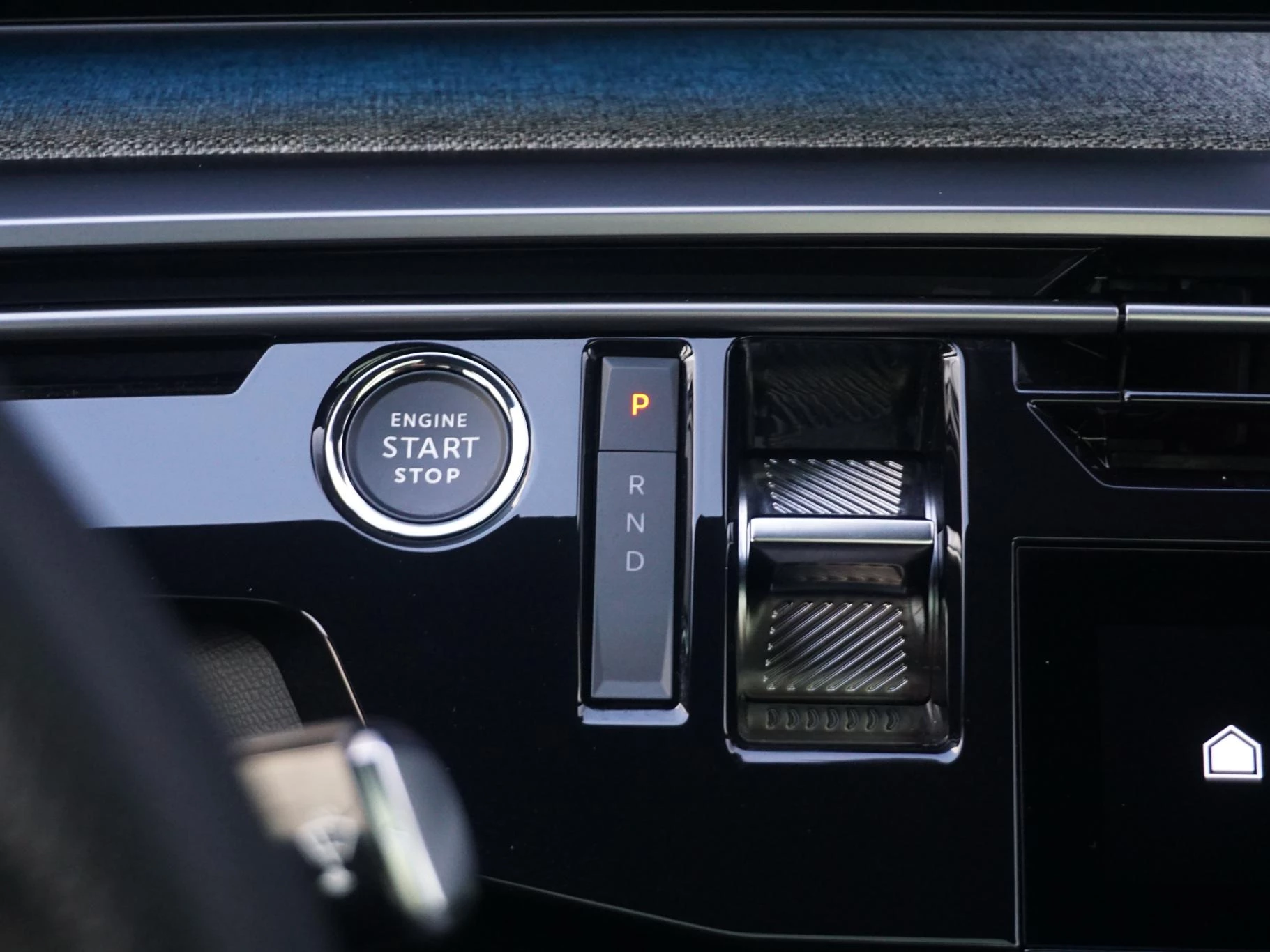 Hoofdafbeelding Peugeot e-5008