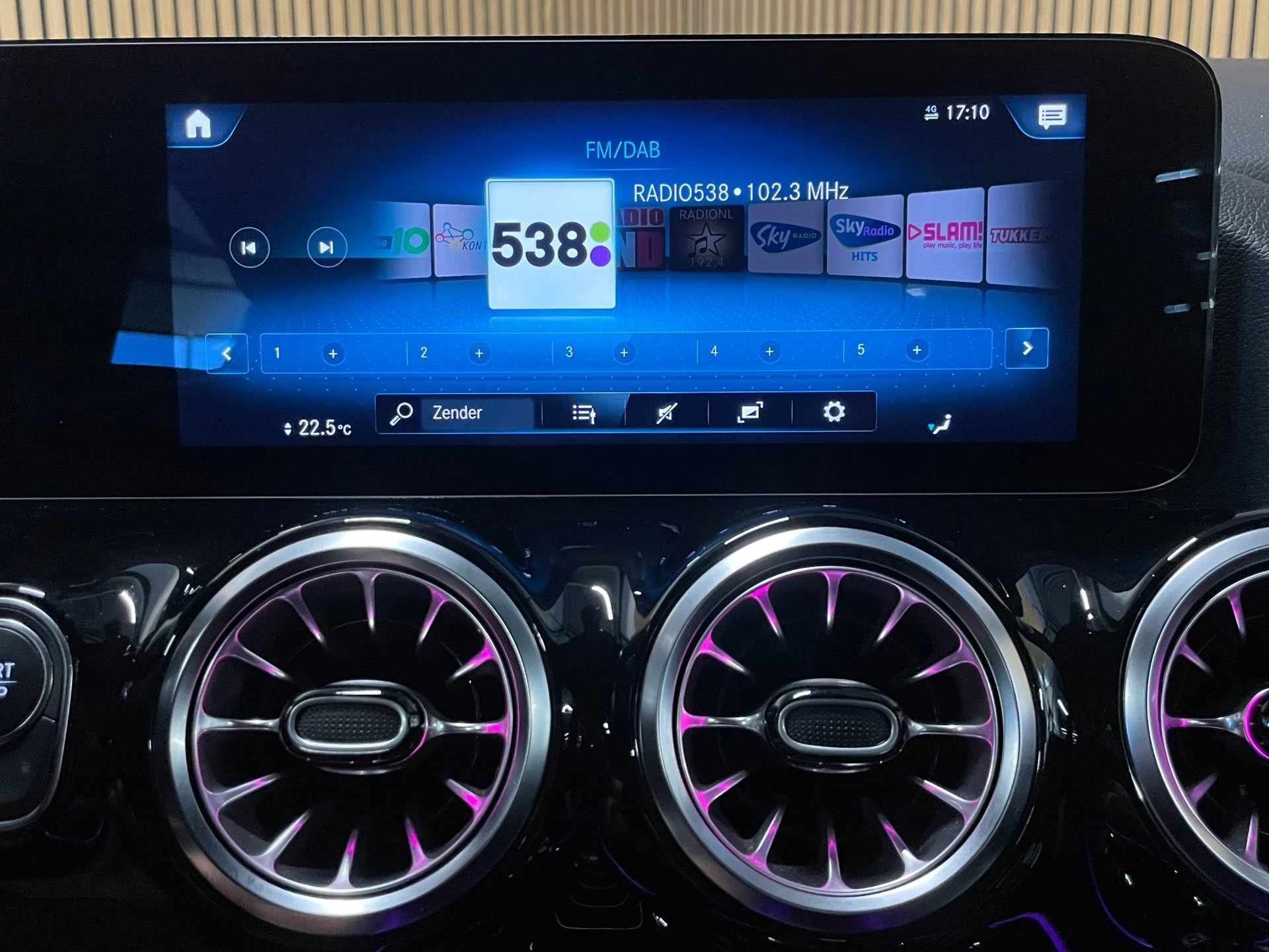 Hoofdafbeelding Mercedes-Benz EQA