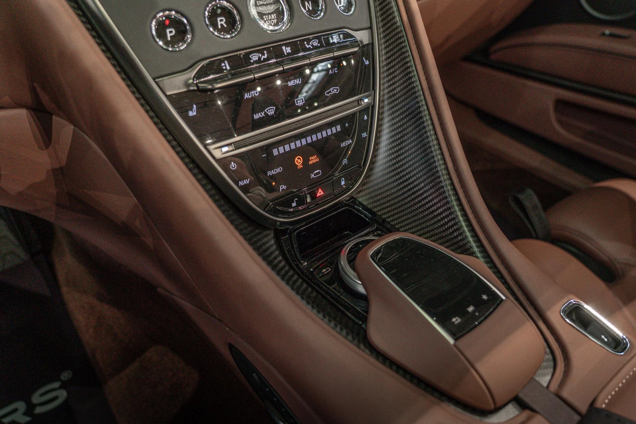 Hoofdafbeelding Aston Martin DBS