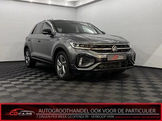 Hoofdafbeelding Volkswagen T-Roc Volkswagen T-Roc 1.0 TSI R-Line Half leder, Camera, Apple carplay, Virtual desk, Cruise control adaptief, Massage stoelen