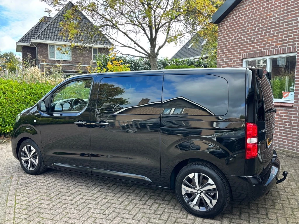 Hoofdafbeelding Peugeot e-Traveller