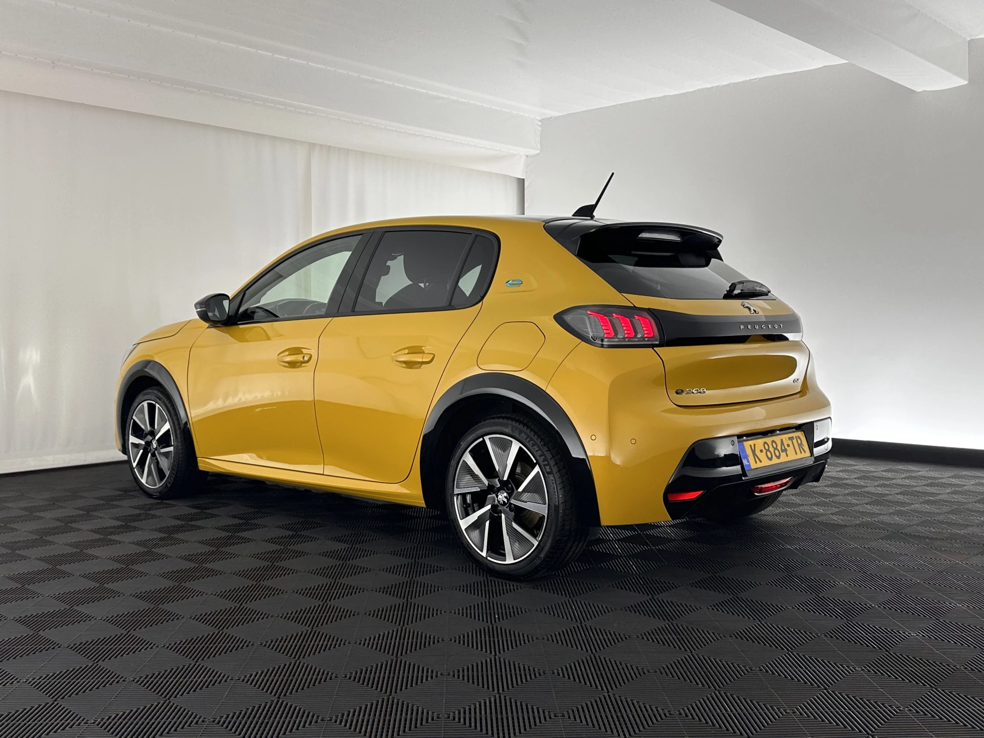Hoofdafbeelding Peugeot e-208