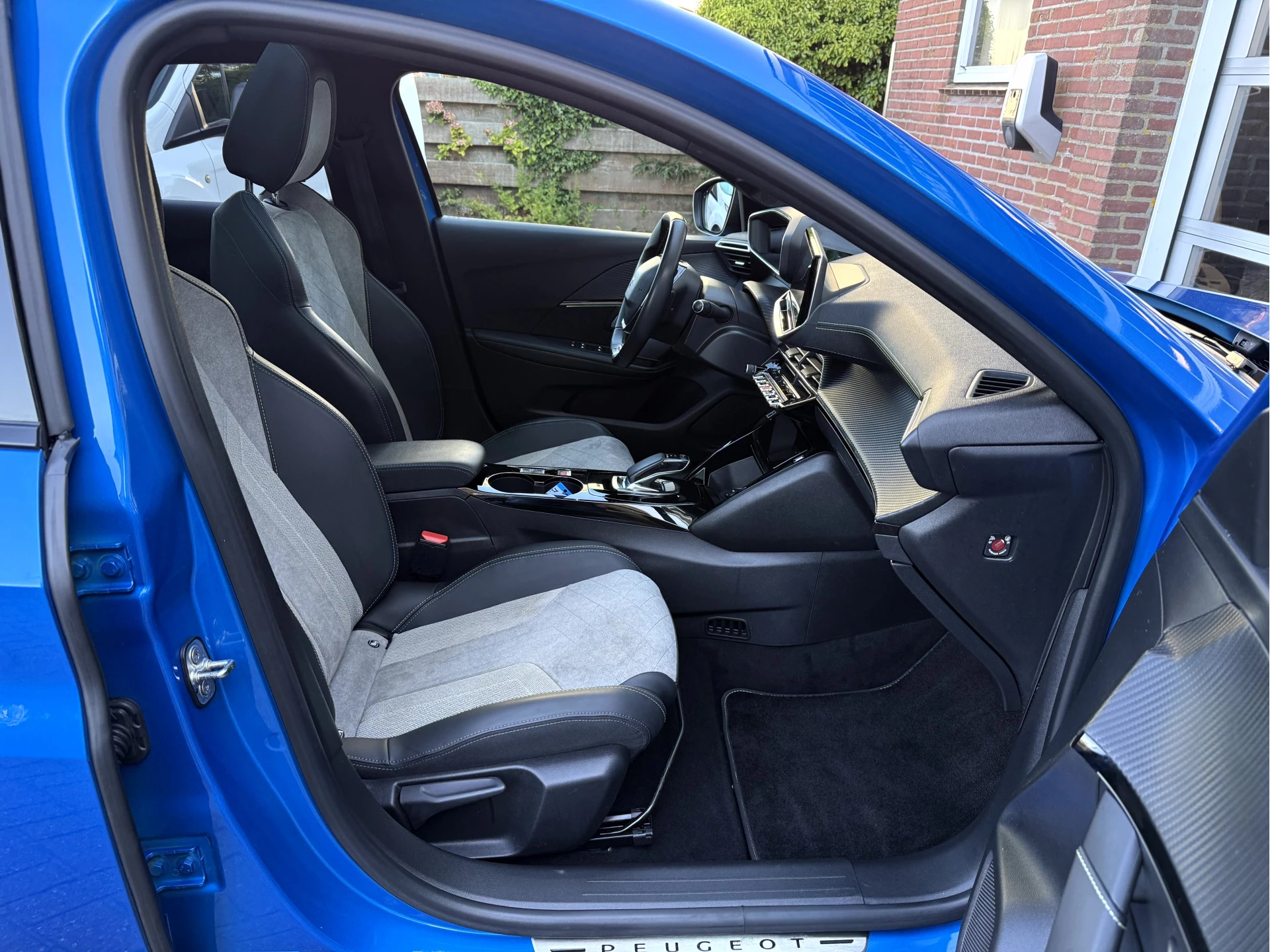 Hoofdafbeelding Peugeot e-208