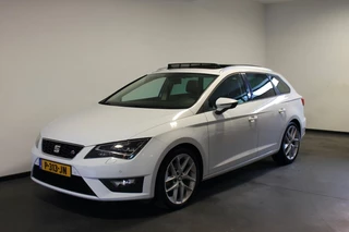 Hoofdafbeelding SEAT Leon SEAT Leon 1.4 TSI X-PER. CONN. Pano, Stoelverw, Navi, PDC, CC