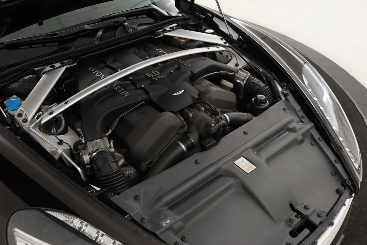 Hoofdafbeelding Aston Martin V12 Virage