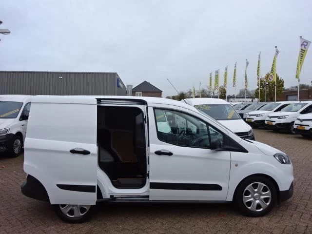 Hoofdafbeelding Ford Transit Courier