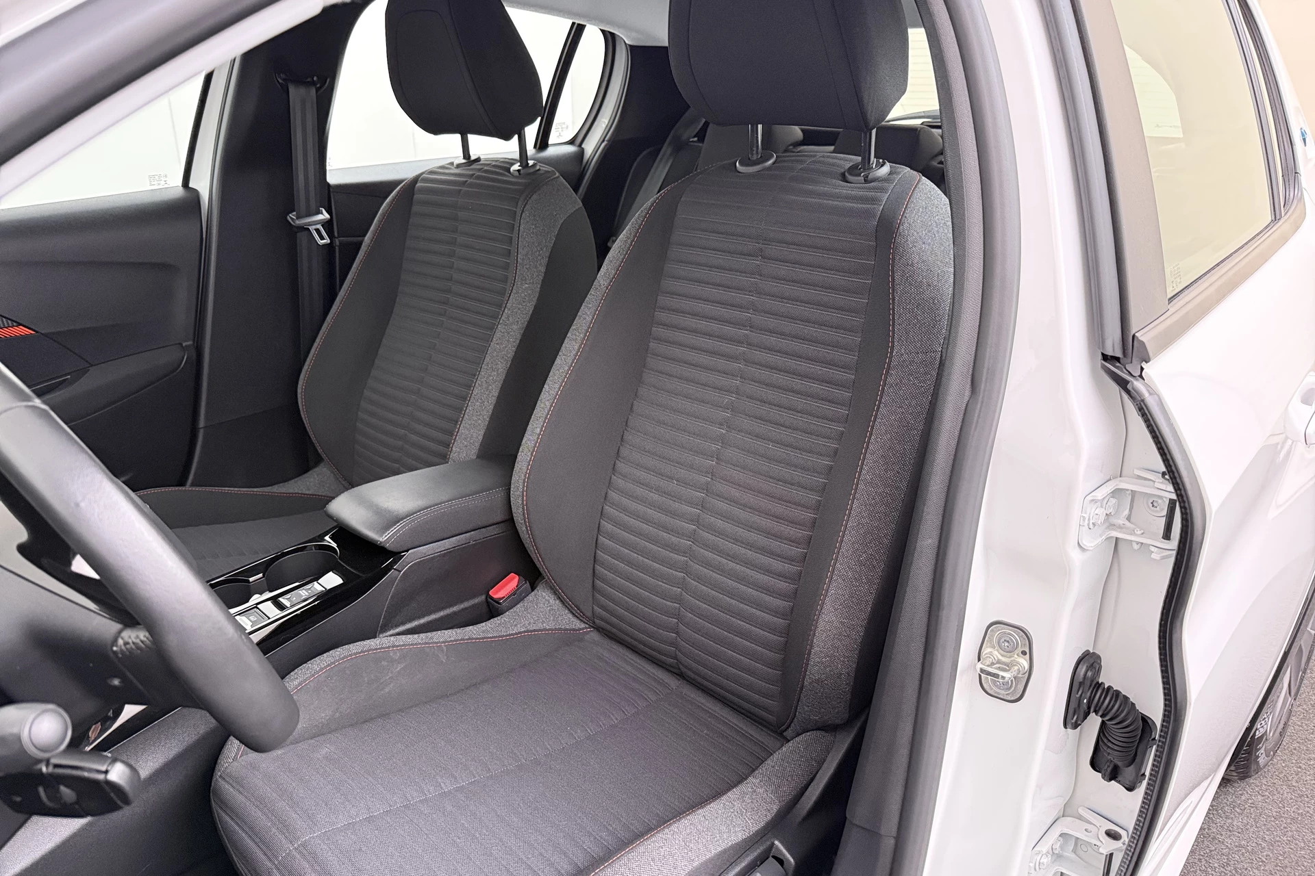 Hoofdafbeelding Peugeot e-208