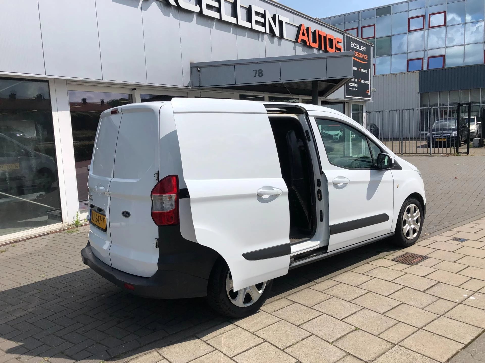 Hoofdafbeelding Ford Transit Courier