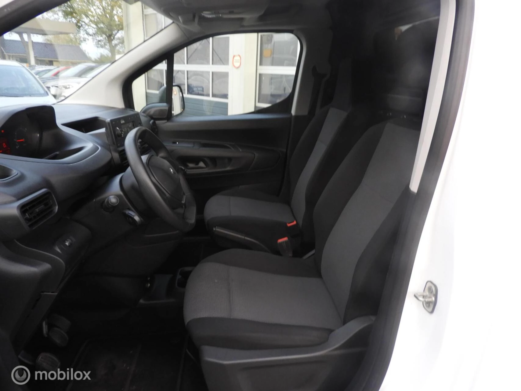 Hoofdafbeelding Peugeot Partner