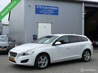 Volvo V60 1.6 T4 Momentum, Automaat, Netjes