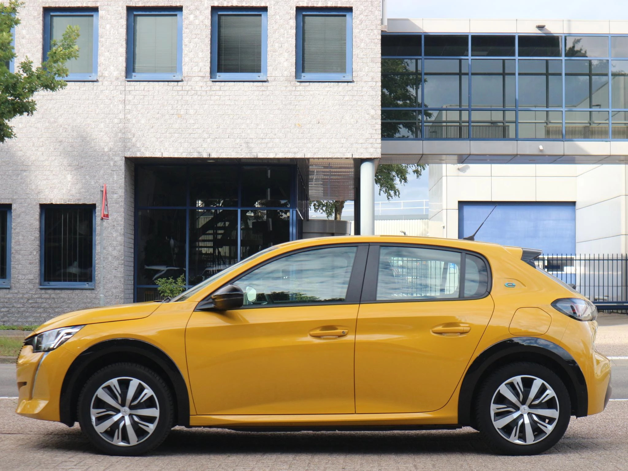 Hoofdafbeelding Peugeot e-208