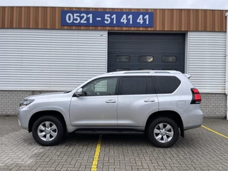 Toyota Land Cruiser 2.8 D-4D-F 177pk Challenger High Roof Blind Van 4x4 grijs kenteken / vaste prijs rijklaar € 34.950 ex btw / lease vanaf € 570 / trekhaak 3500 kg / zilver metallic / euro 6 diesel / leer / automaat