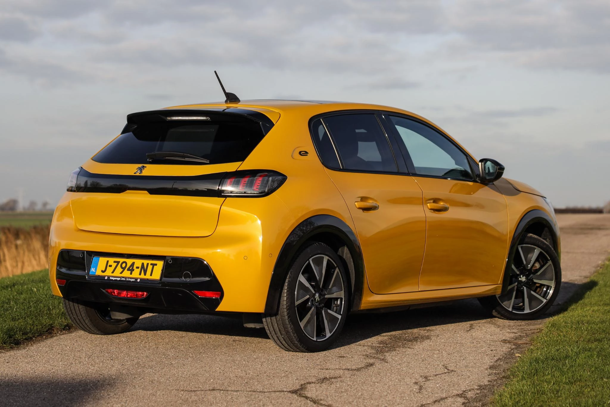 Hoofdafbeelding Peugeot e-208