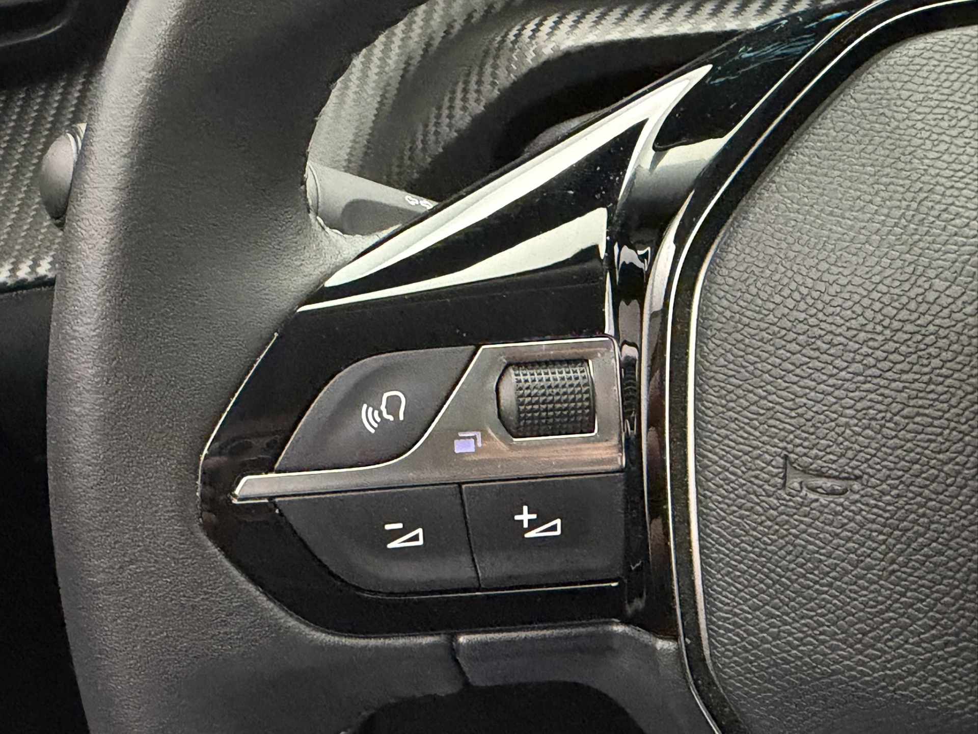 Hoofdafbeelding Peugeot e-2008