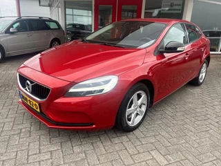 Hoofdafbeelding Volvo V40 Volvo V40 2.0 T2 122PK LED koplampen/Navi/PDC Onderhoudshistorie