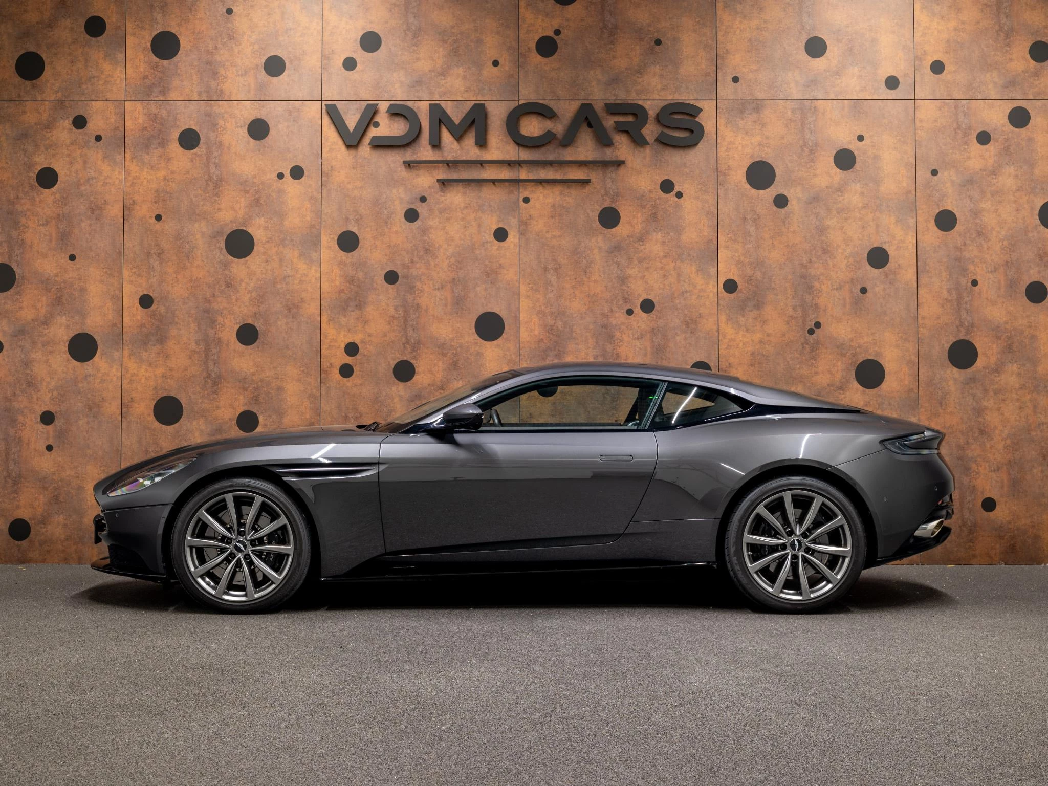 Hoofdafbeelding Aston Martin DB11