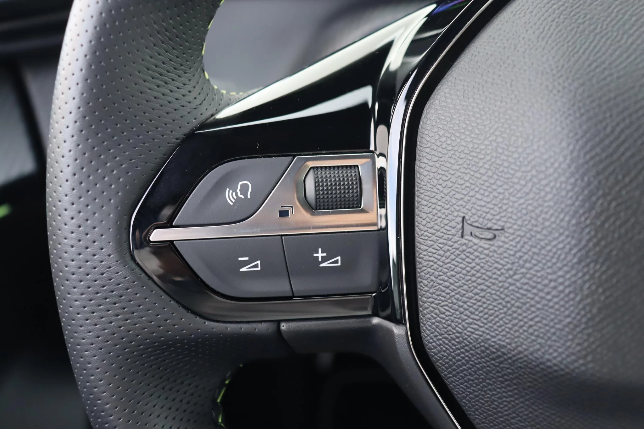 Hoofdafbeelding Peugeot e-2008