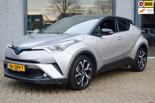 Hoofdafbeelding Toyota C-HR Toyota C-HR 1.8 Hybrid Bi-Tone Plus |UNIEK!!|Elektrisch open dak|Leder|Navigatie