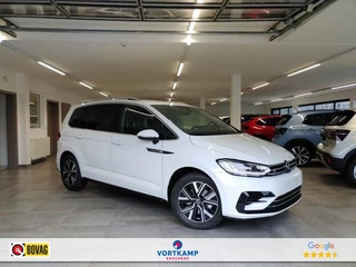 Hoofdafbeelding Volkswagen Touran Volkswagen Touran 1.5 TSI DSG R-LINE 7P CAMERA/NAVI/ACC/STOELVERW/PDC