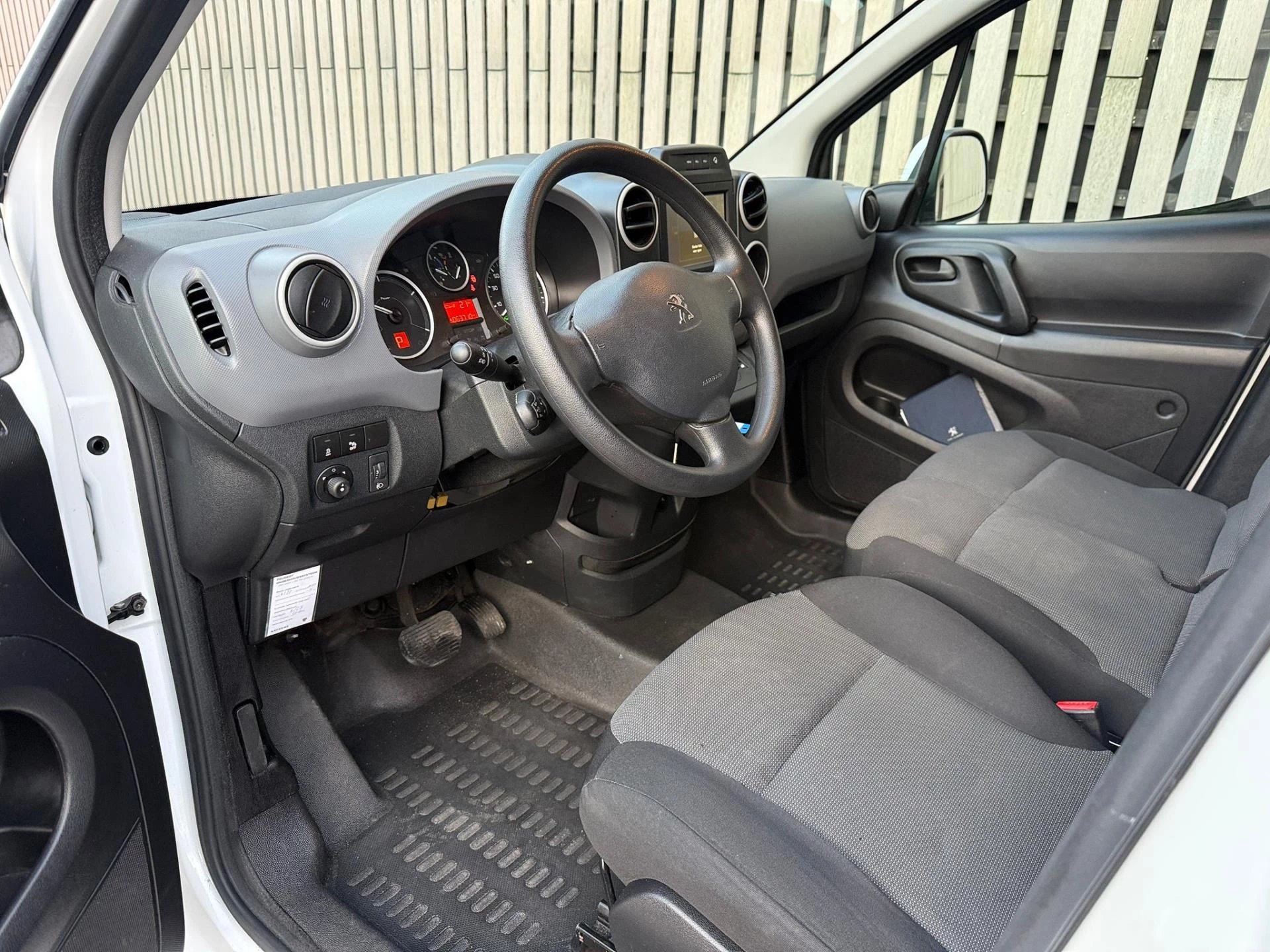 Hoofdafbeelding Peugeot e-Partner