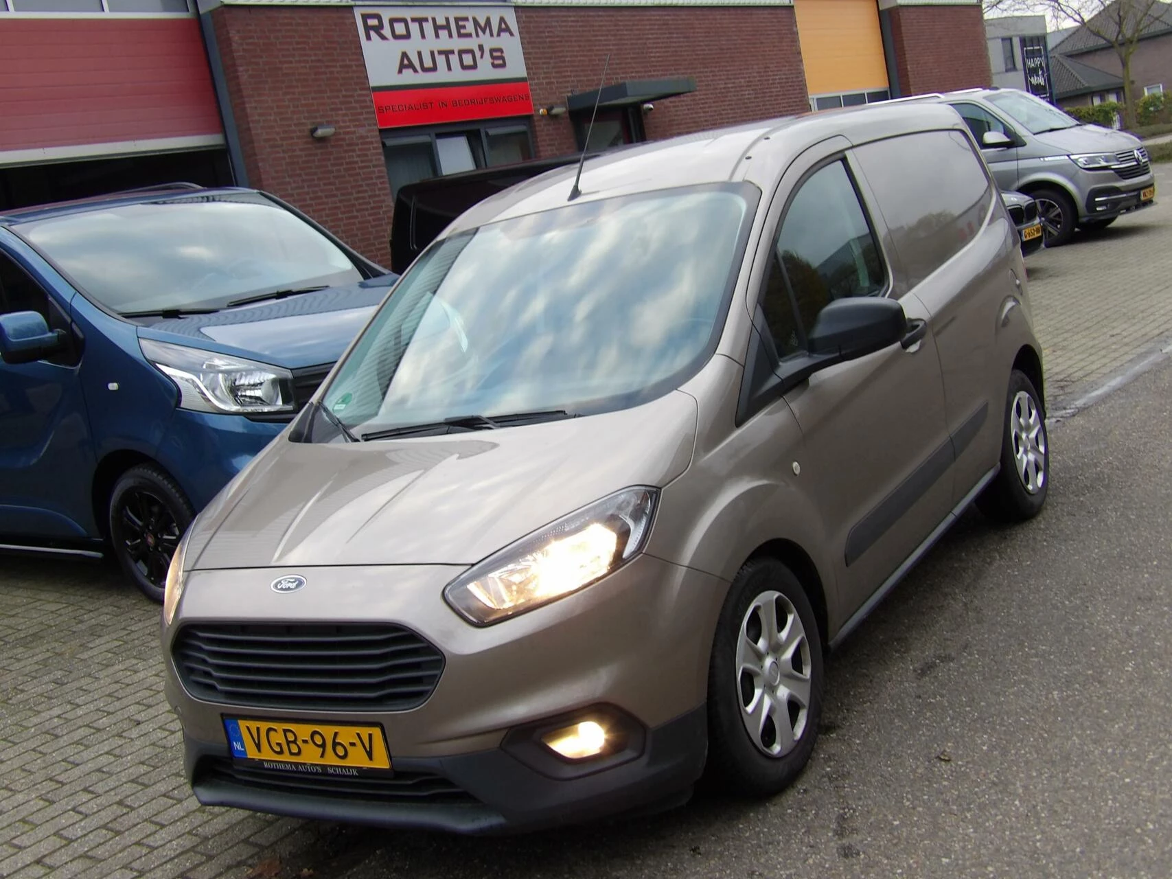 Hoofdafbeelding Ford Transit Courier