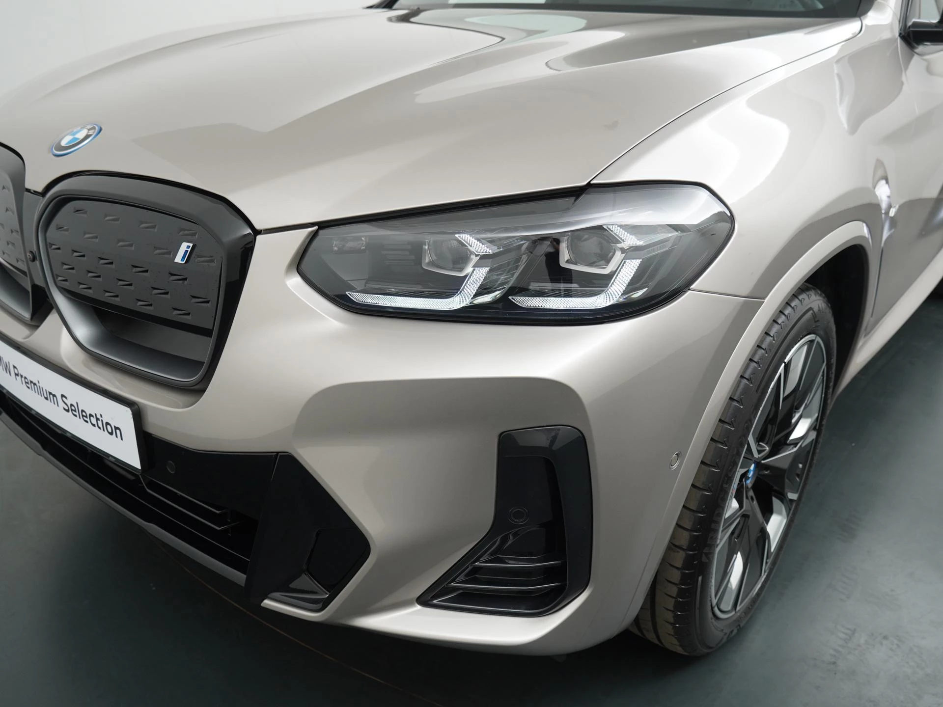 Hoofdafbeelding BMW iX3