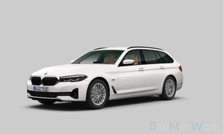 Hoofdafbeelding BMW 5 Serie BMW 5-serie Touring 530e Executive | Driving Assistant | Head Up | Leder |