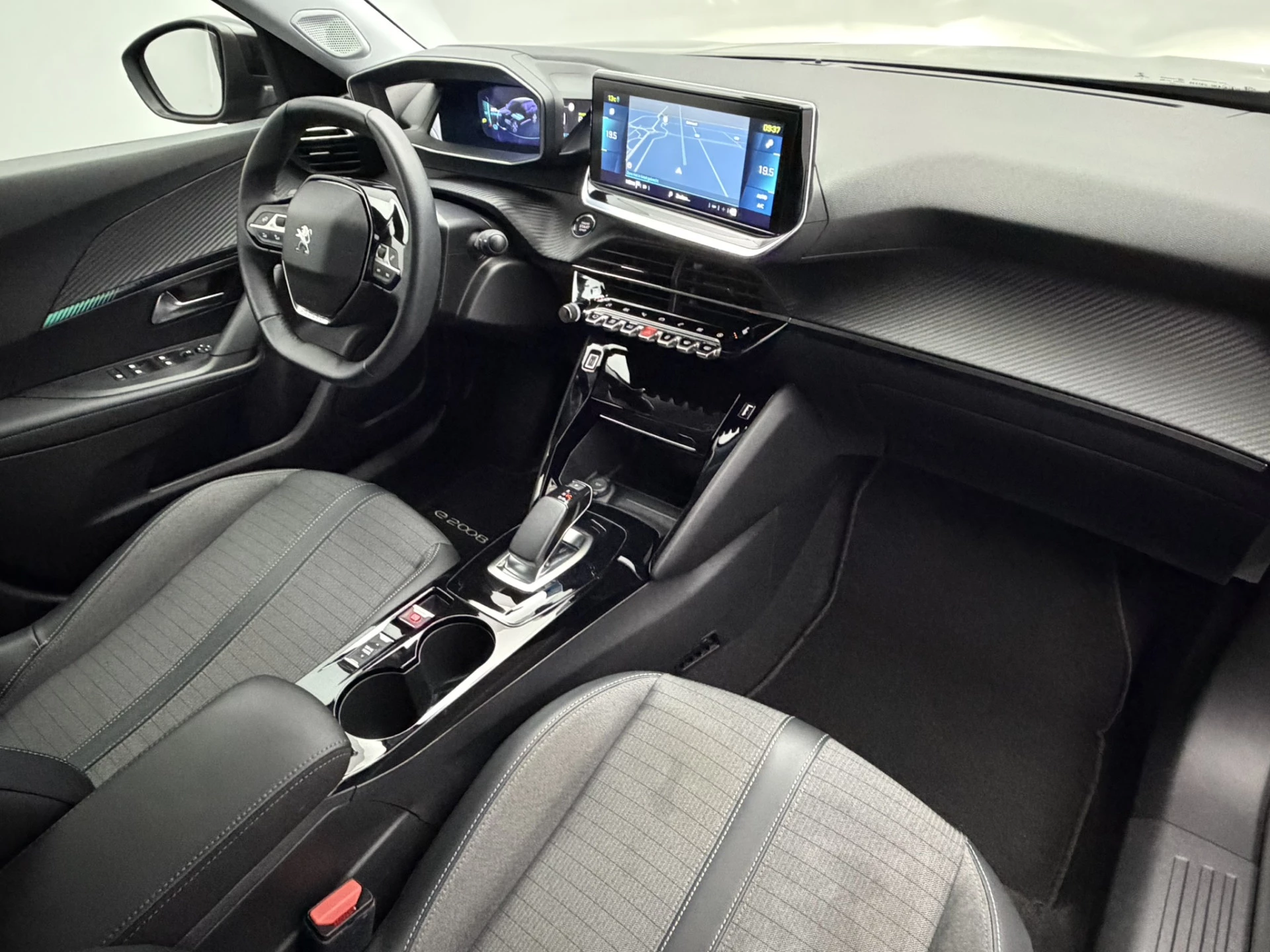 Hoofdafbeelding Peugeot e-2008